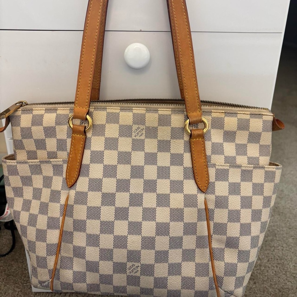 Authentic Louis Vuitton Monogram Purse